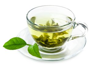 pić zieloną herbatę